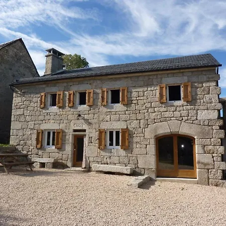 Maison De Caractere Renovee, 4 Ch, 9 Pers, Jardin, Cheminee, Animaux Acceptes, 15320 Val D'arcomie - Fr-1-742-363 Holiday home